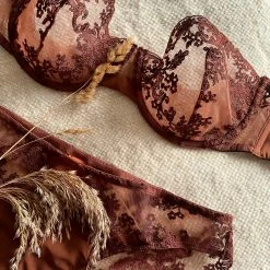 Coutille Strapless Balconette Clam Bra In Amaranth 6 Coutille Strapless Balconette Clam Bra In Amaranth