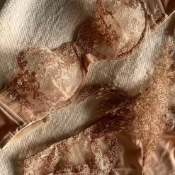 Coutille Strapless Balconette Clam Bra In Oat Accessories